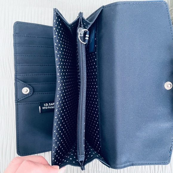 NWOT Nautica Blue and Floral Print ID Safe Wallet - Picture 4 of 6